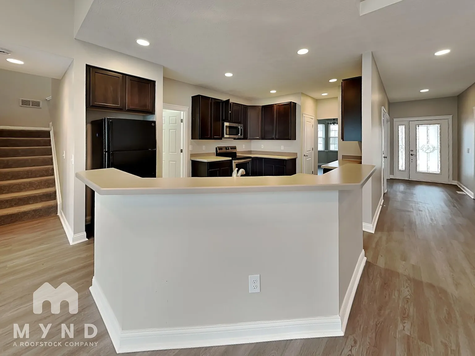 3 bed, 2.0 bath, 2573 sqft, $2,925 — Photo 2