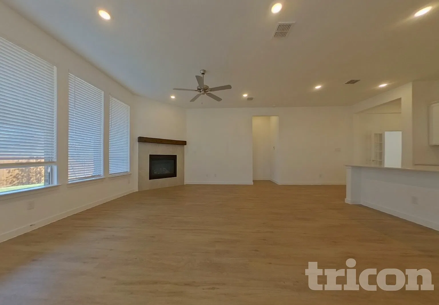 448 Lone Star Dr Justin TX — Photo 2