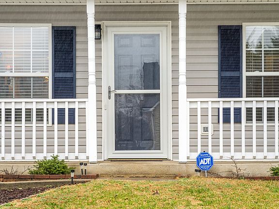 3rd image of 461 Caney Ln