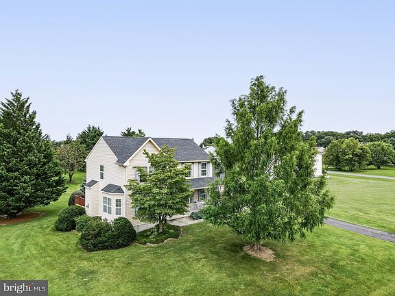 5th image of 204 Betel Ct