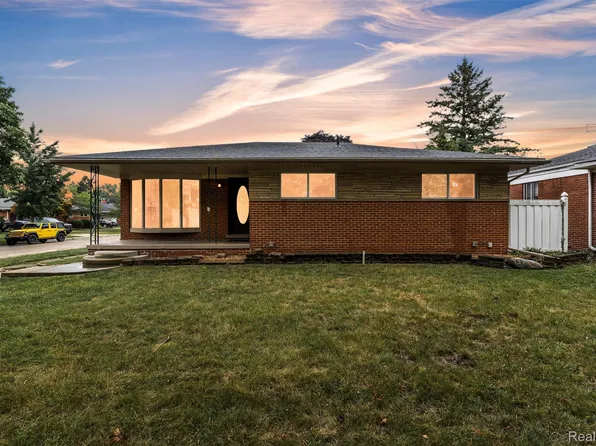 1745 Newman St, Trenton, MI 48183