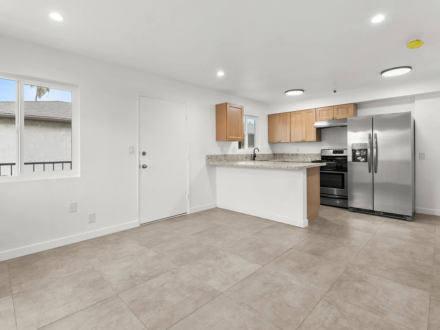 1 bed, 560 sqft, $2,100 — Photo 2