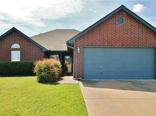 5936 Hilltop Dr, Fort Worth, TX 76148