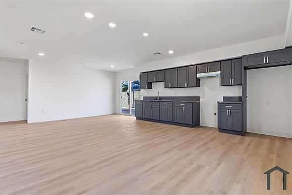 1st image of 707 W 80th St #711