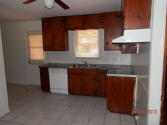 3rd image of 614 Lynwood Dr