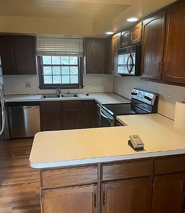 3rd image of 4432 Knightsbridge Ln