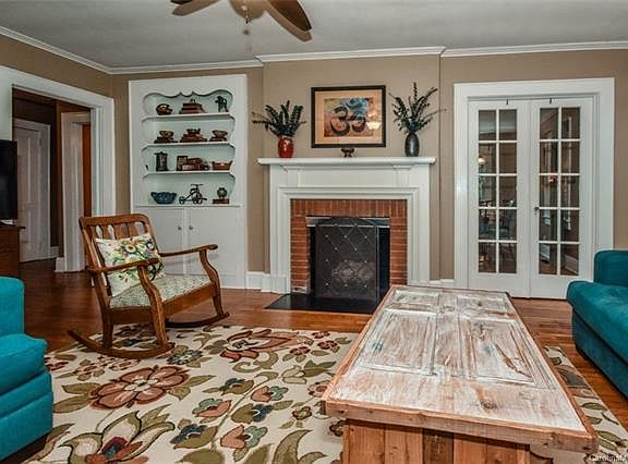5th image of 571 Margaret Dr