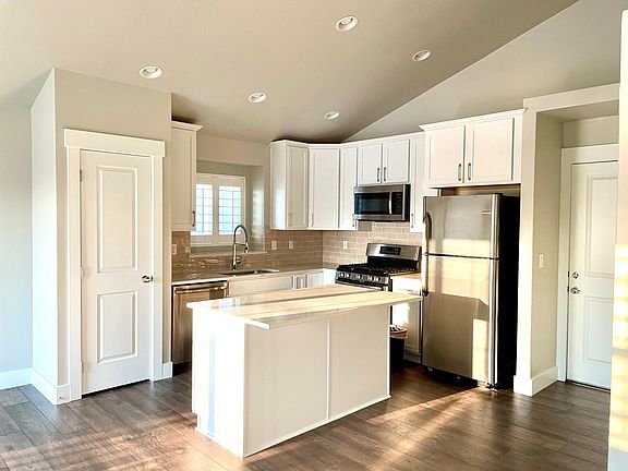 5th image of 3151 N Meadow View Dr