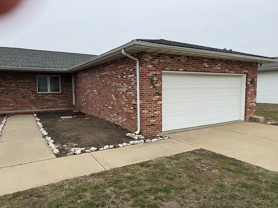 1st image of 627 Oakbrook Ave