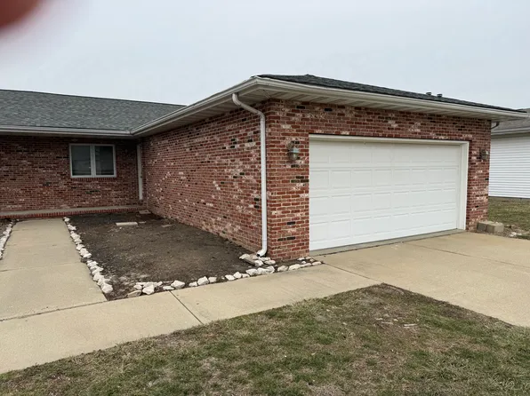 627 Oakbrook Ave, Chatham, IL 62629