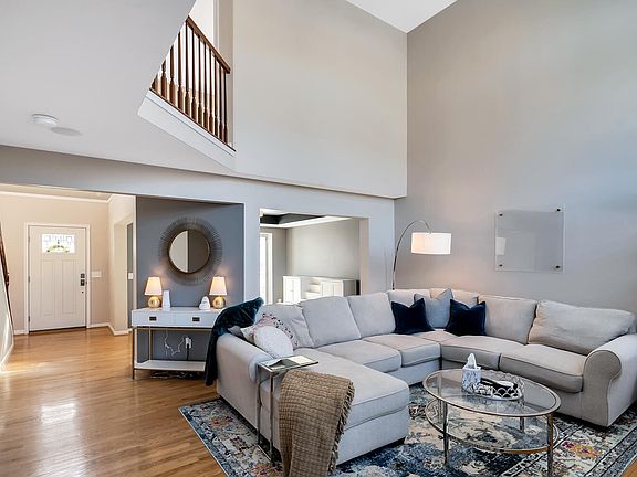 5th image of 2077 Woodsedge Ct
