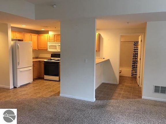 5th image of 301 N Lake St Unit 107