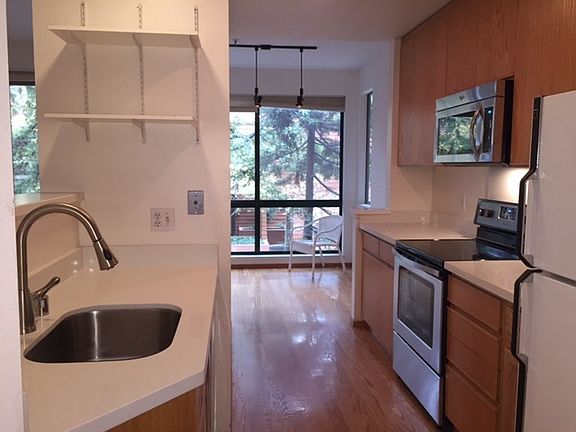 3rd image of 4250 El Camino Real APT B219