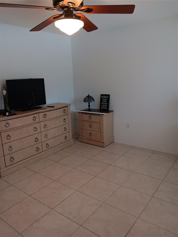 1110 N Riverside Drive #26, photo 8