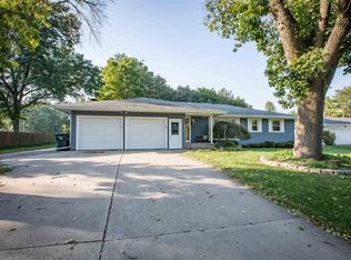 1217 Northwood Ln, Muscatine, IA 52761