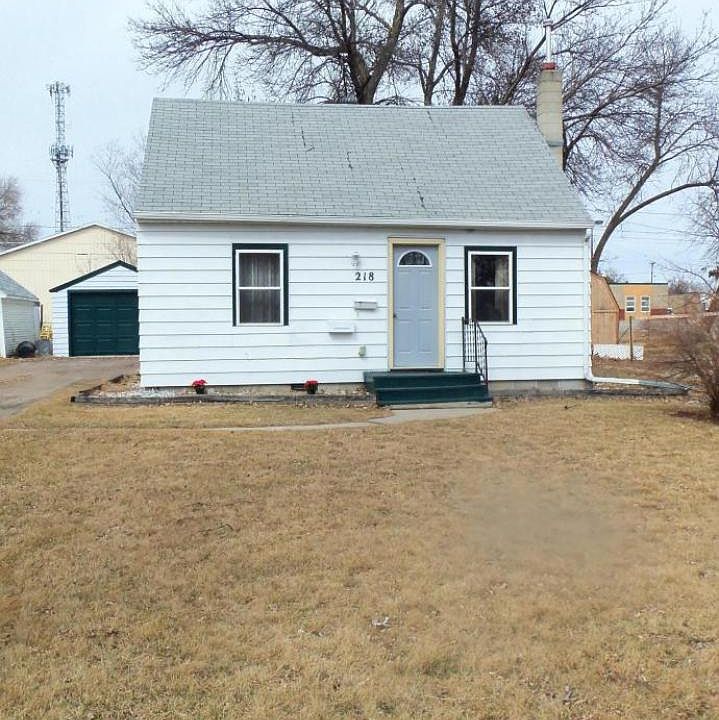 1st image of 218 2nd Ave W