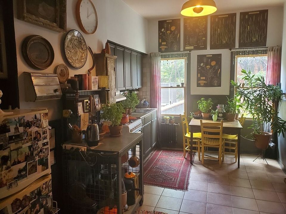 2nd image of 453 Graham Ave APT 2L