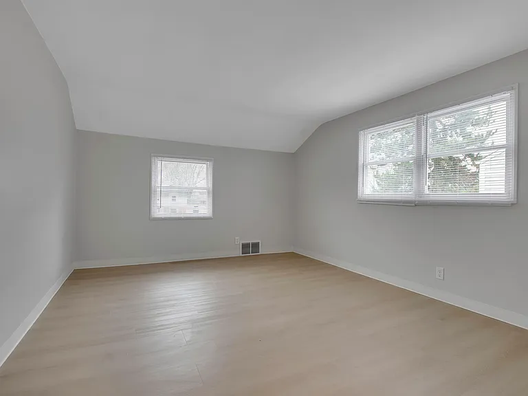 Amherst Townhomes — Photo 6