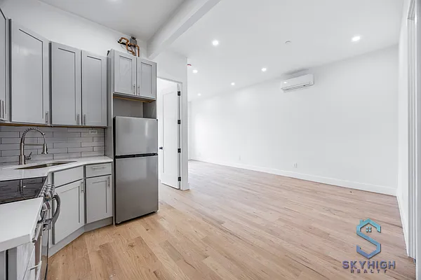 Rented by Skyhigh Realty NYC LLC | media 2