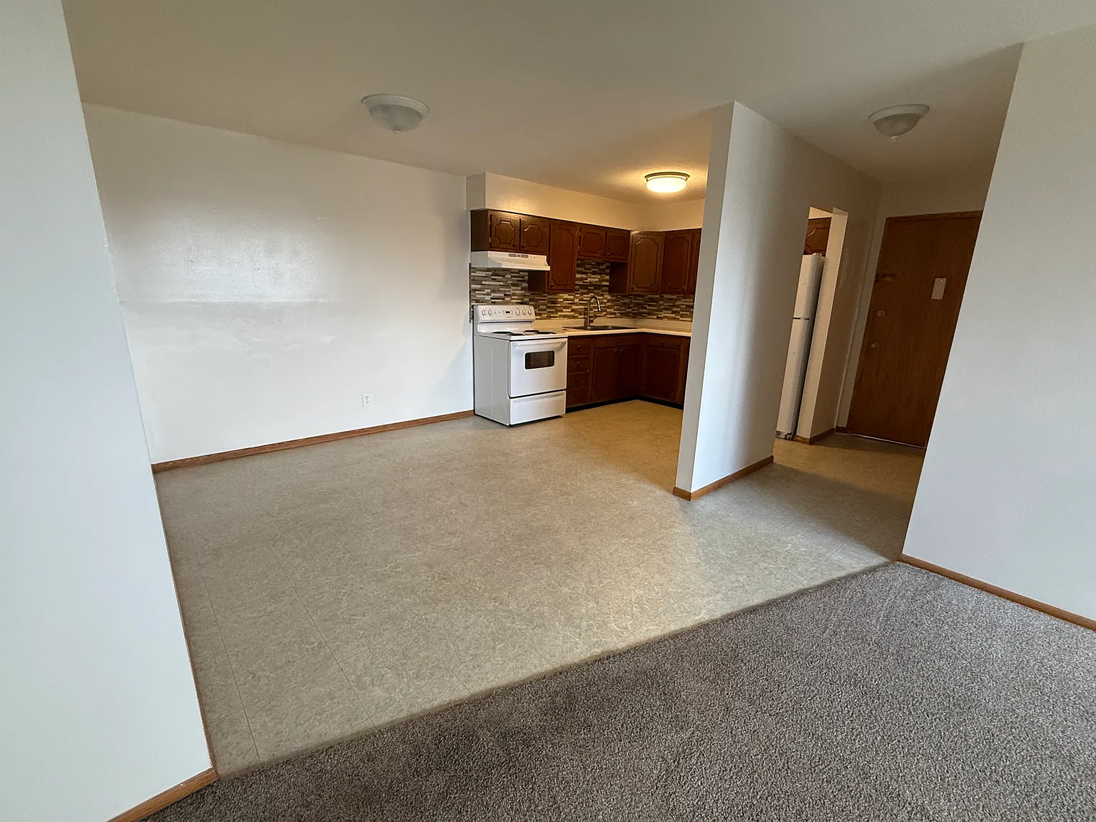 2 bed, 950 sqft, $1,250 — Photo 3