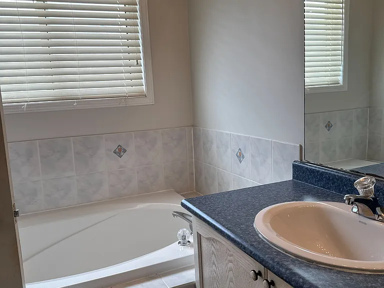 58 Brentcliff Dr #UPPER — Photo 38