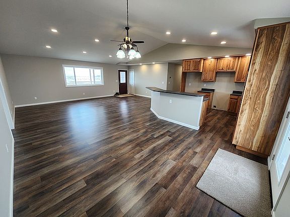 3rd image of 100 Deveraux Ln