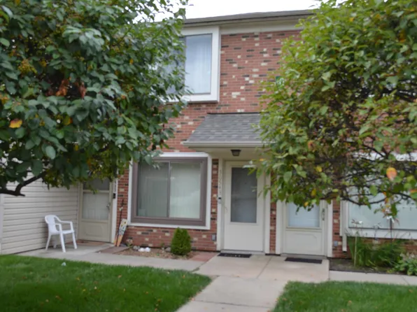 30543 Hidden Pines Ln, Roseville, MI 48066