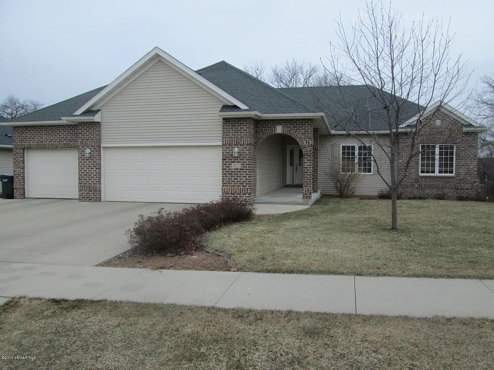 2nd image of 3022 Cassidy Dr NE