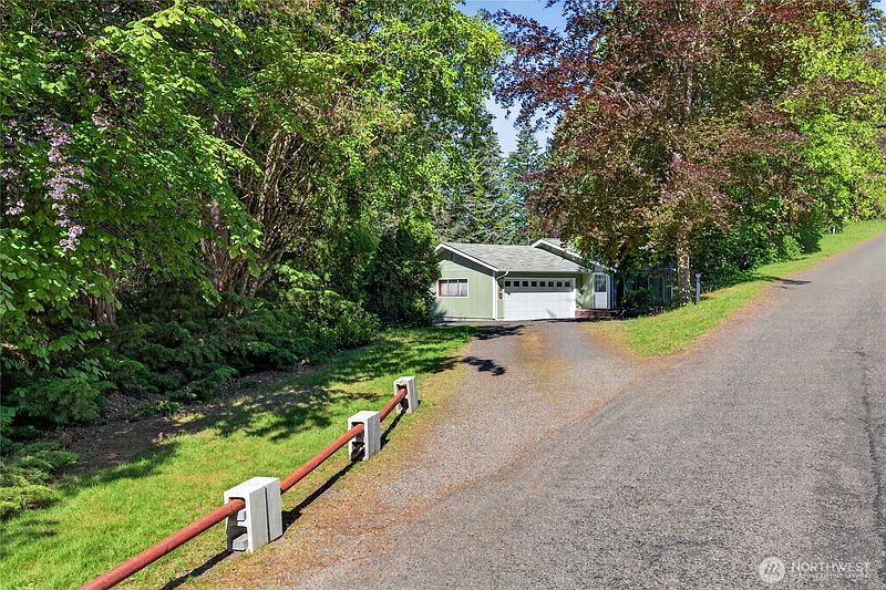 2nd image of 371 SE Summit Road