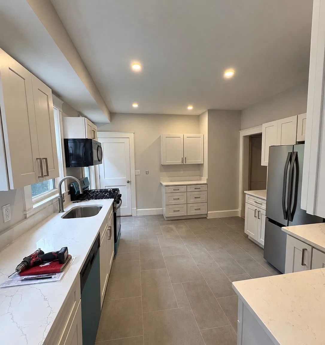 3 bed, 1.0 bath, 1100 sqft, $3,100 — Photo 2