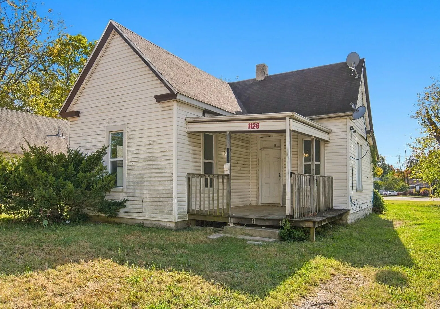 1126 W Locust St — Photo 1