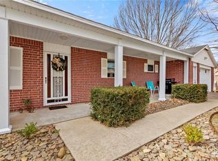 804 Viney Grove Rd, Prairie Grove, AR 72753