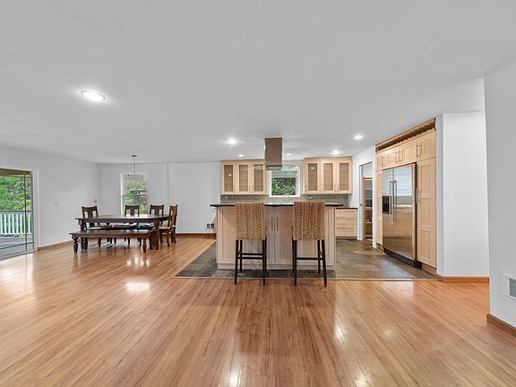 Open Kitchen, dining and living space
