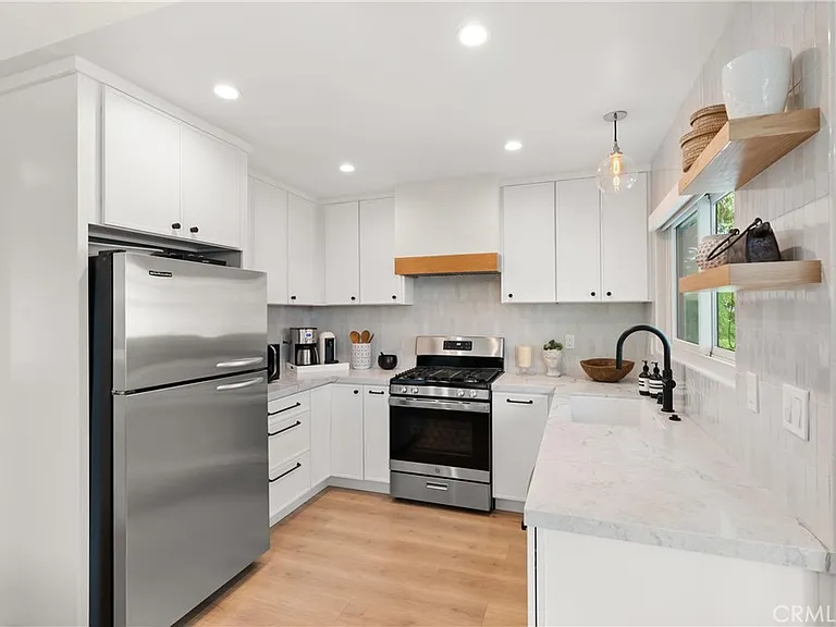 617 1/2 Acacia Ave — Photo 8