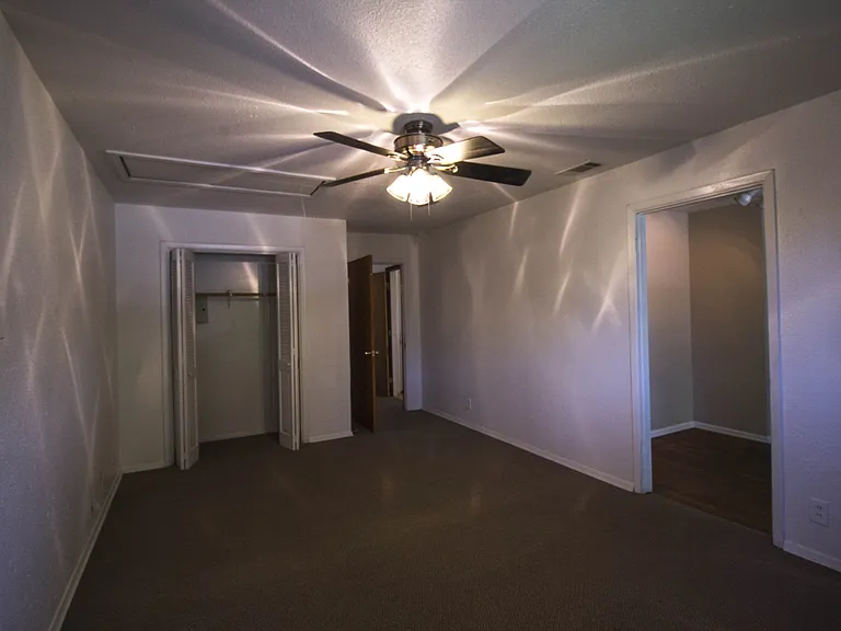 1004 Crescent St — Photo 2