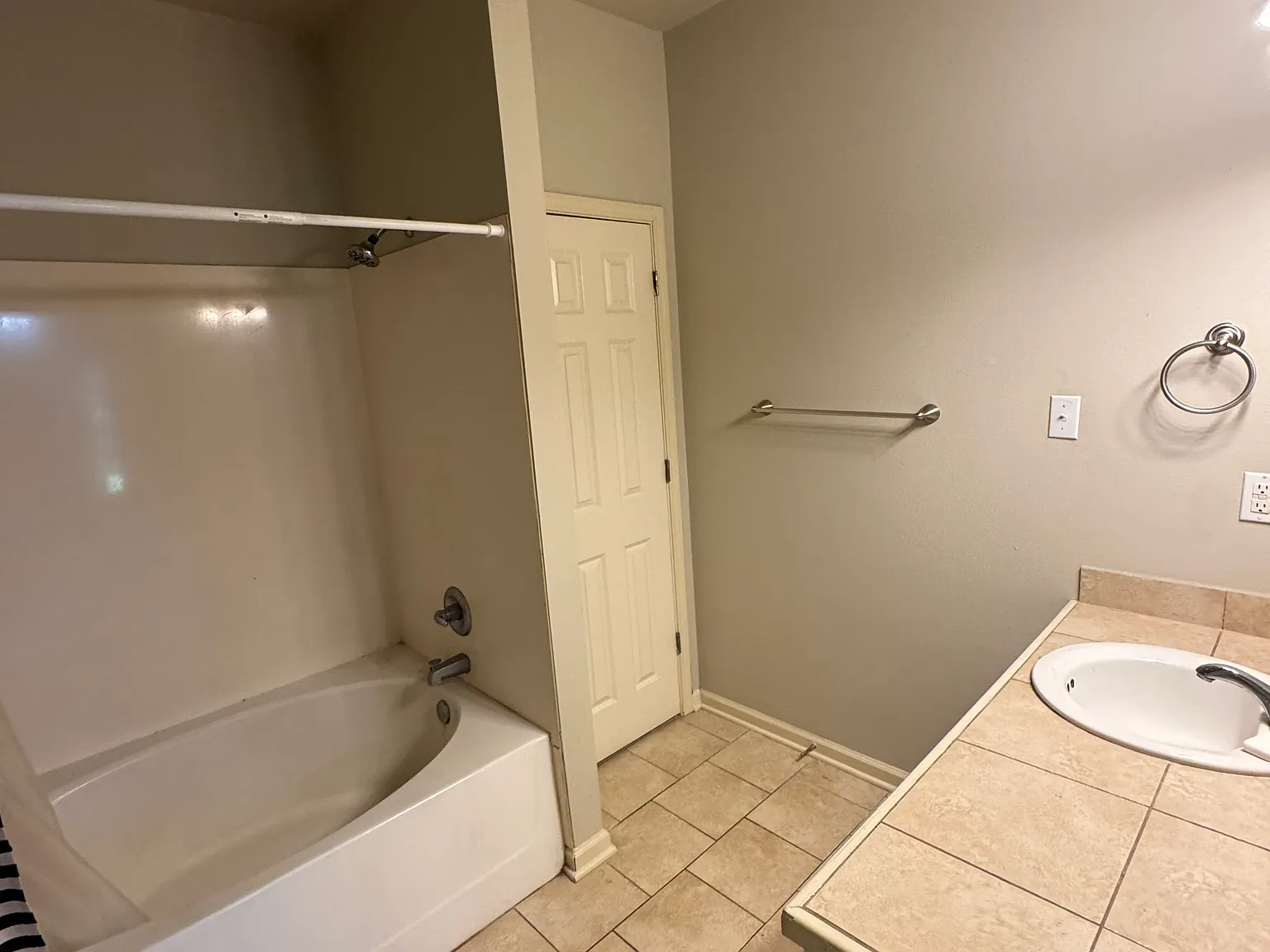 3 bed, 1500 sqft, $1,975 — Photo 4