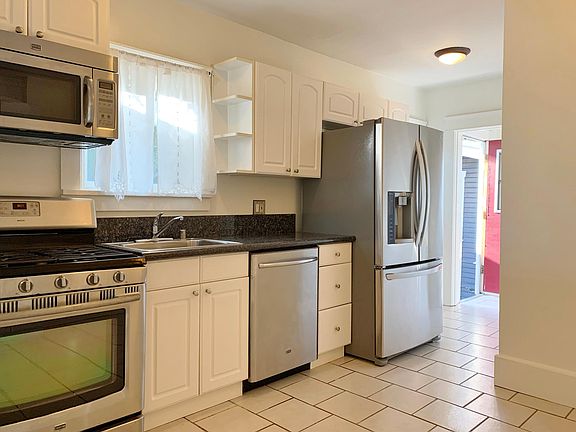 Eat-in Kitchen