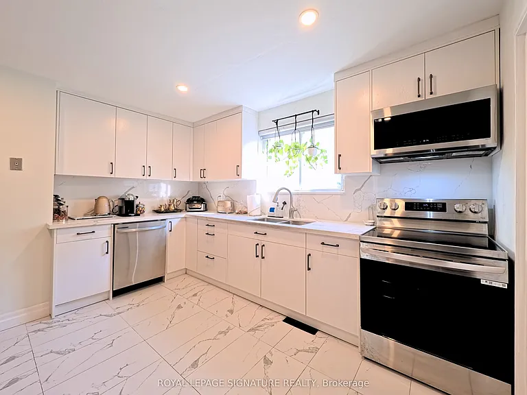 94 Meighen Ave — Photo 6