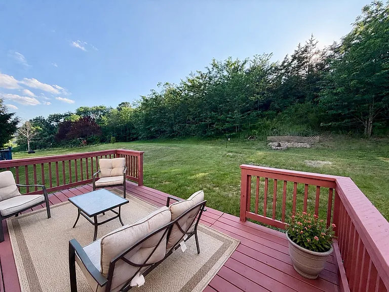 525 Pointe Dr — Photo 15