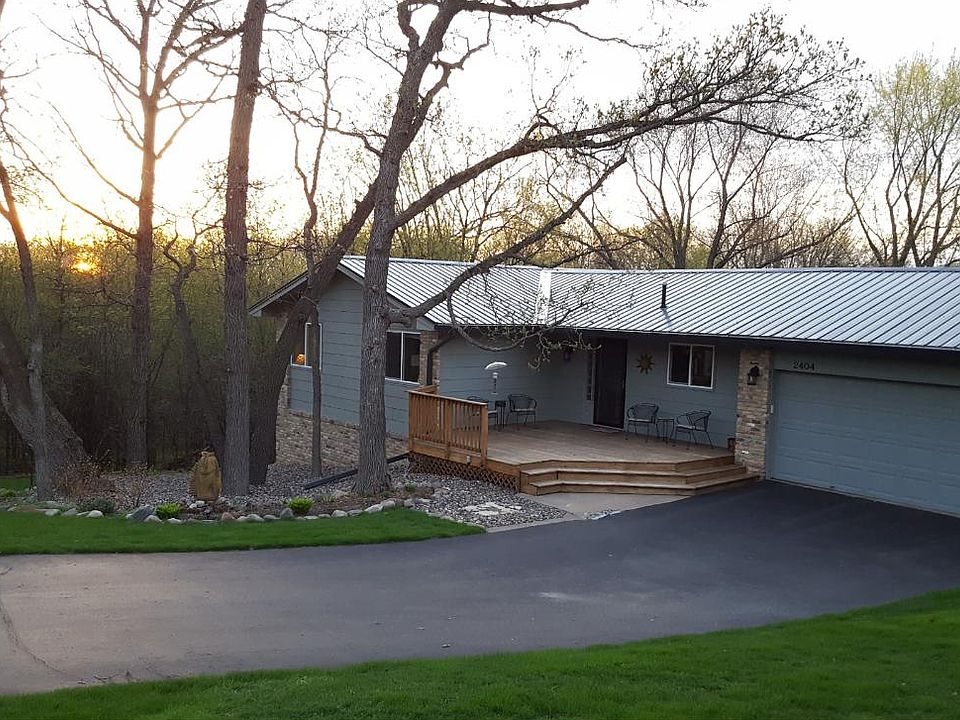 1st image of 2404 Oakwood Dr