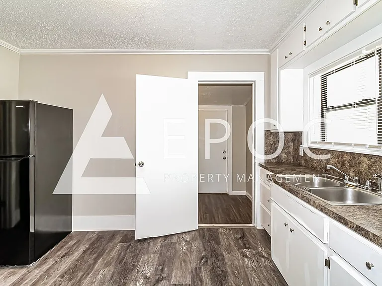 705 E Hughbert St — Photo 12