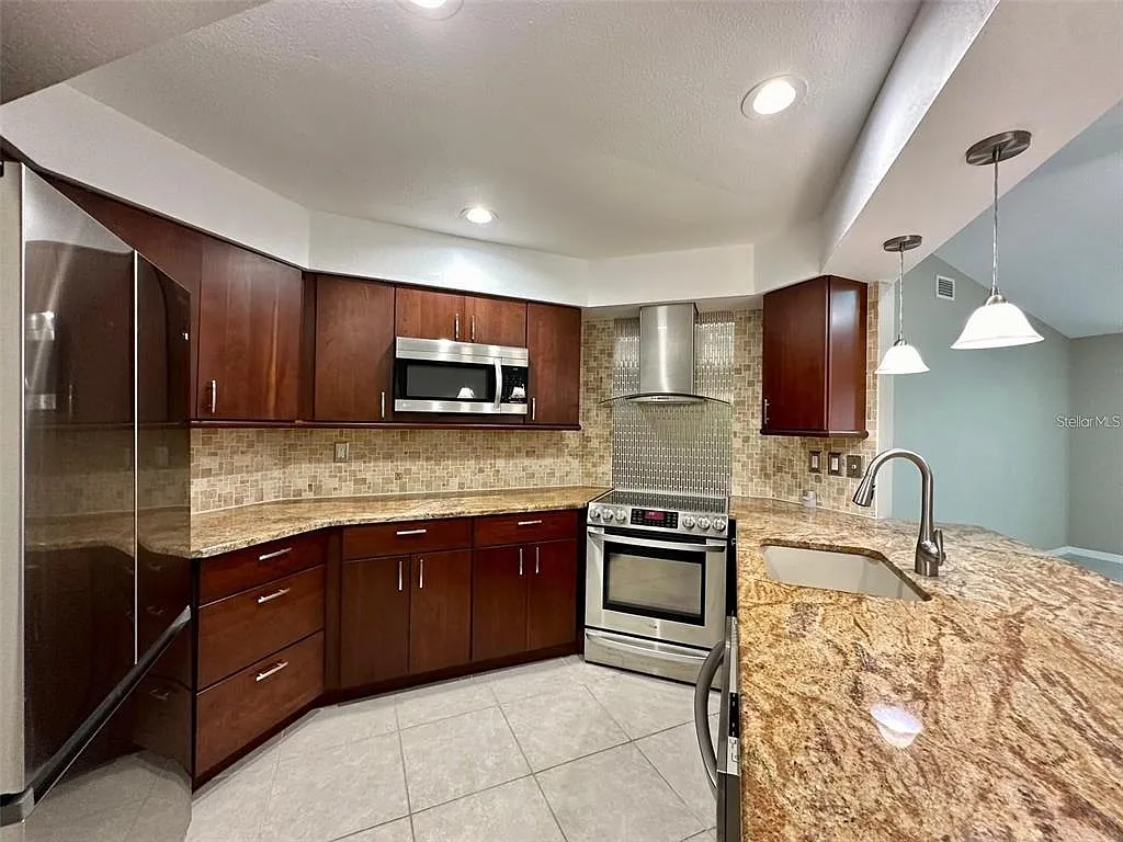 3 bed, 2.0 bath, 1740 sqft, $1,950 — Photo 4