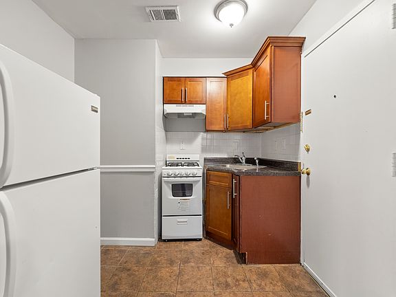 4th image of 365 Park Ave APT 511