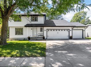 2690 Indian Creek Rd, Marion, IA 52302