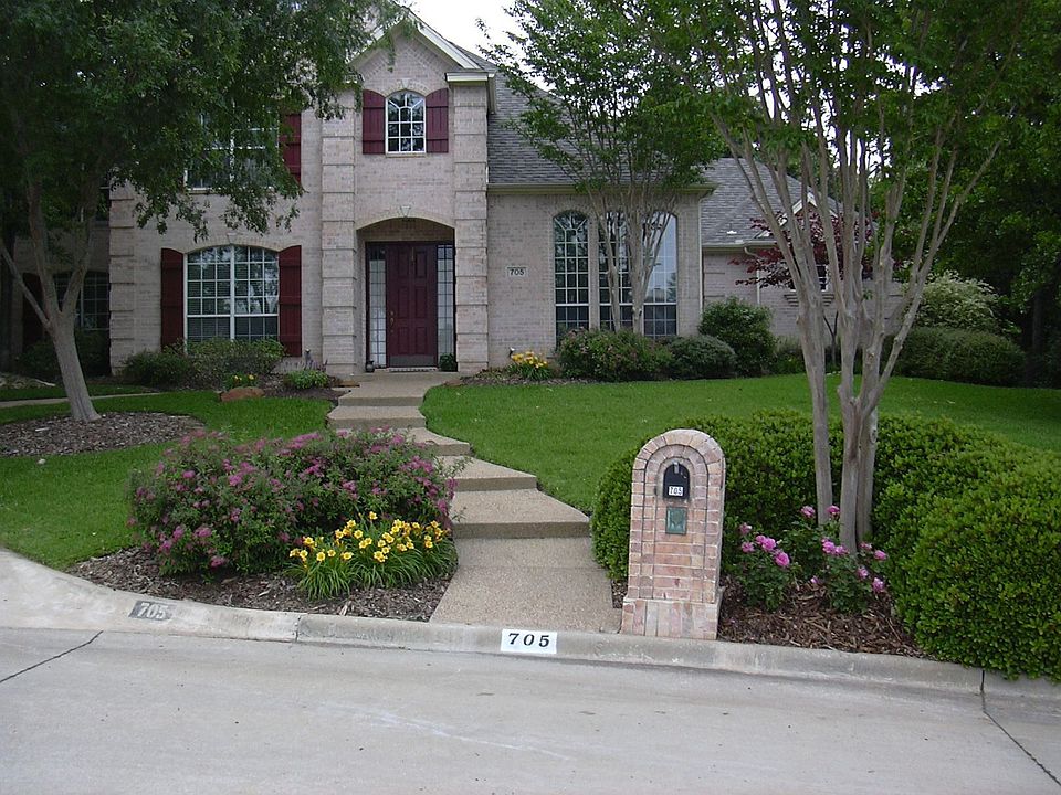 705 Brookdale - Summer