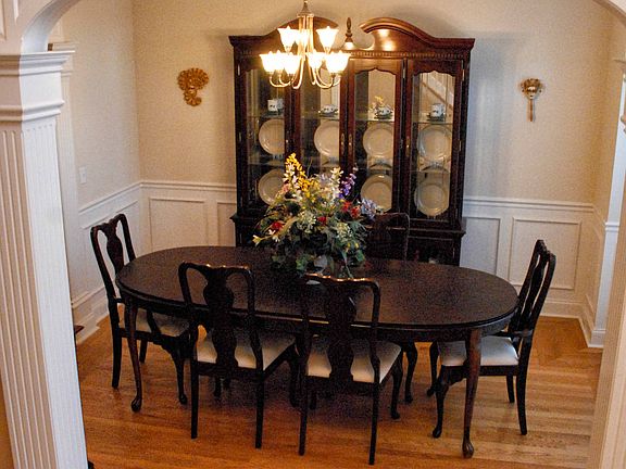 Formal dining room with deco