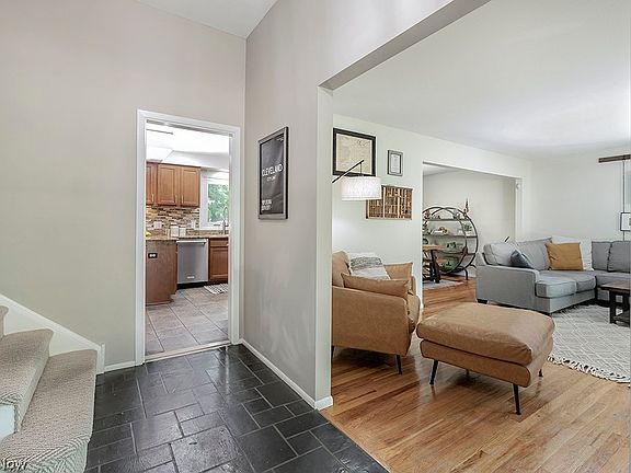 2nd image of 5281 Ashwood Dr