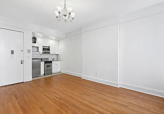 3rd image of 139 W 69th St APT 6