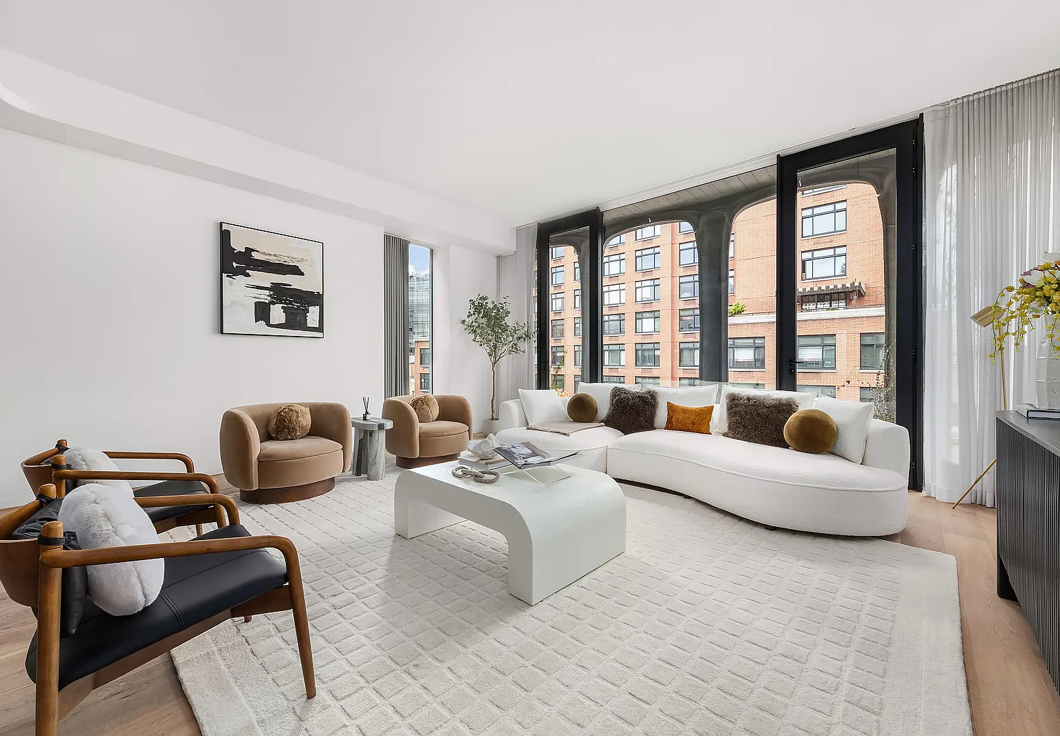 325 West Broadway — Photo 1