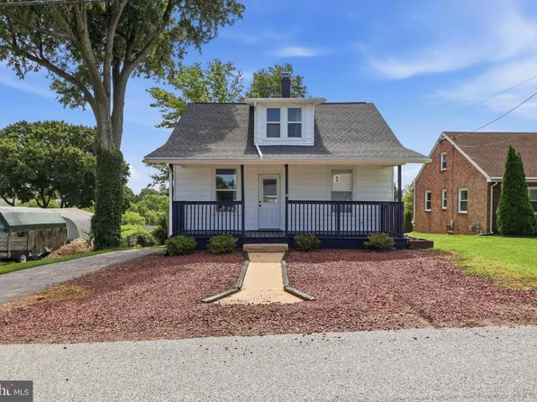 38 W Pennsylvania Ave, Stewartstown, PA 17363